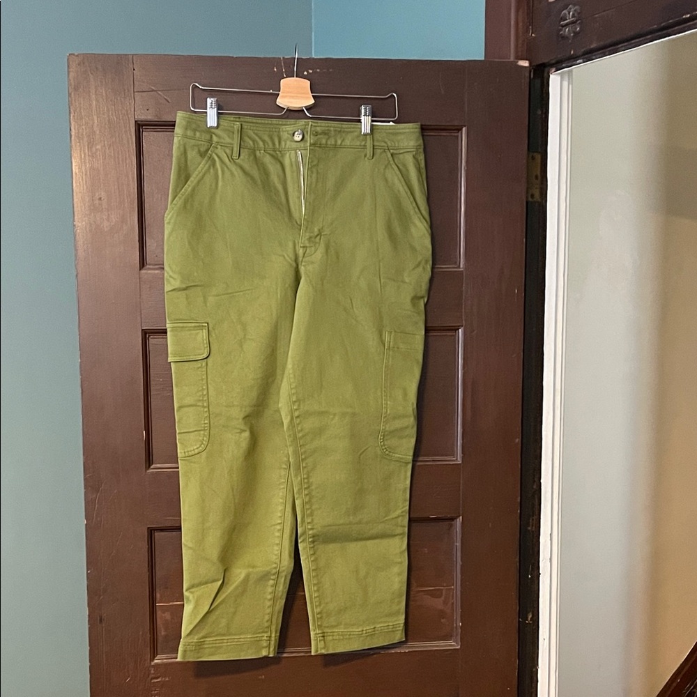 Free Assembly Women’s Olive Green Denim Cargo Pants NWT